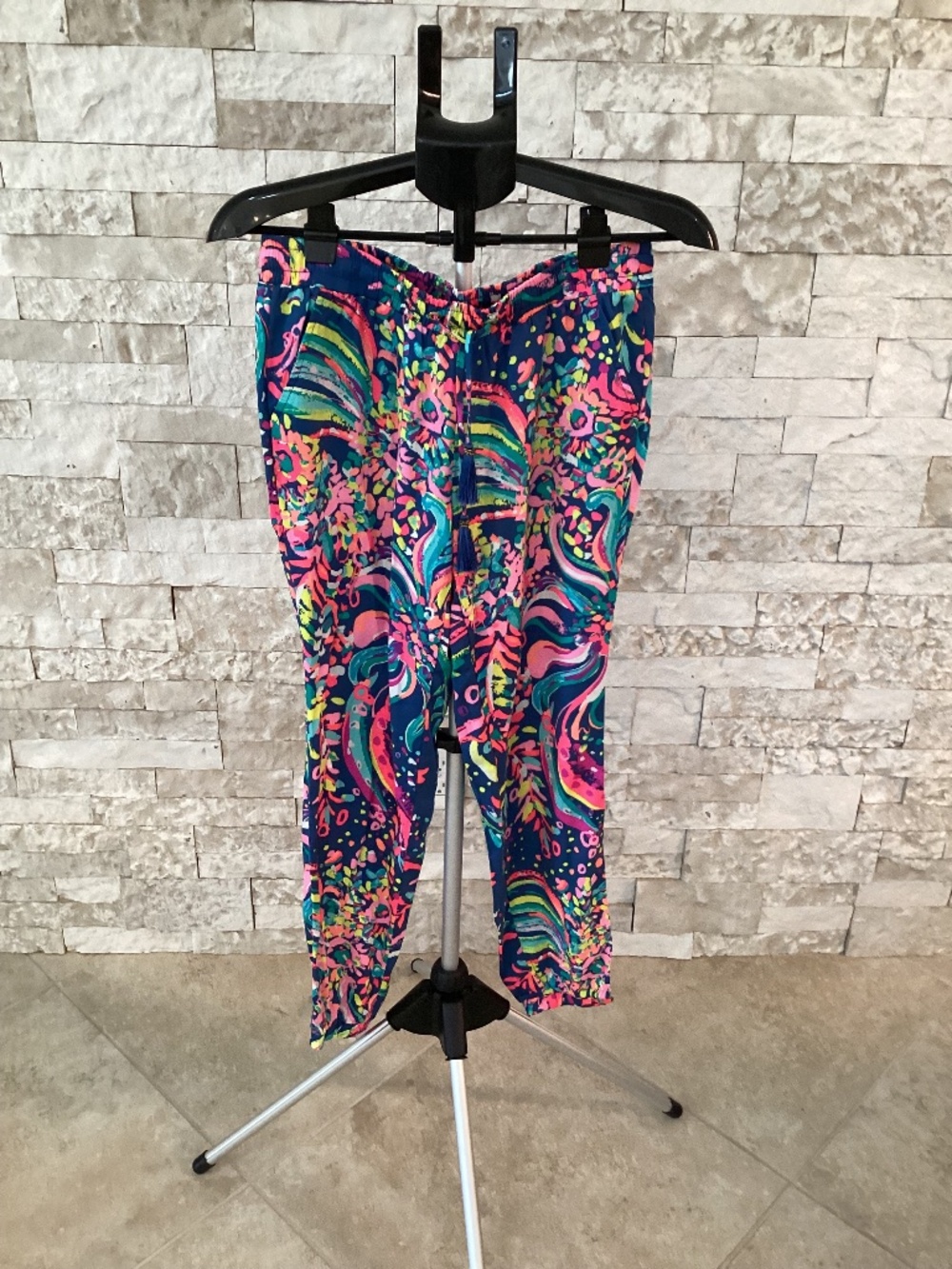 Lilly Pulitzer Piper Pull-On Ankle Pants "Beach Loot" print Size S  (NWT)